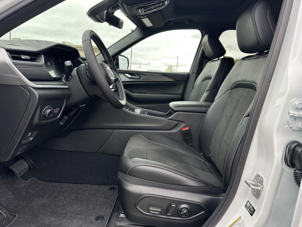 new 2025 Jeep Grand Cherokee L car, priced at $43,712