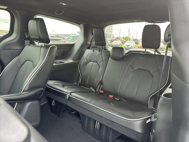 new 2025 Chrysler Pacifica Hybrid car, priced at $52,894