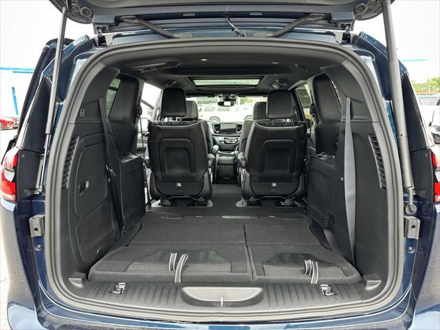 new 2025 Chrysler Pacifica Hybrid car, priced at $52,894