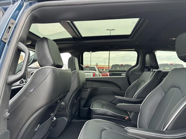 new 2025 Chrysler Pacifica Hybrid car, priced at $52,894