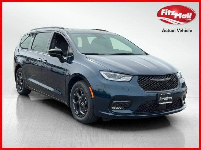 new 2025 Chrysler Pacifica Hybrid car, priced at $53,394