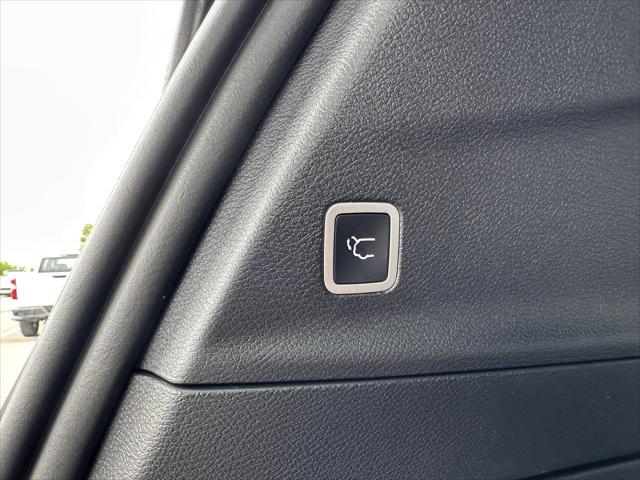 new 2025 Chrysler Pacifica Hybrid car, priced at $52,894