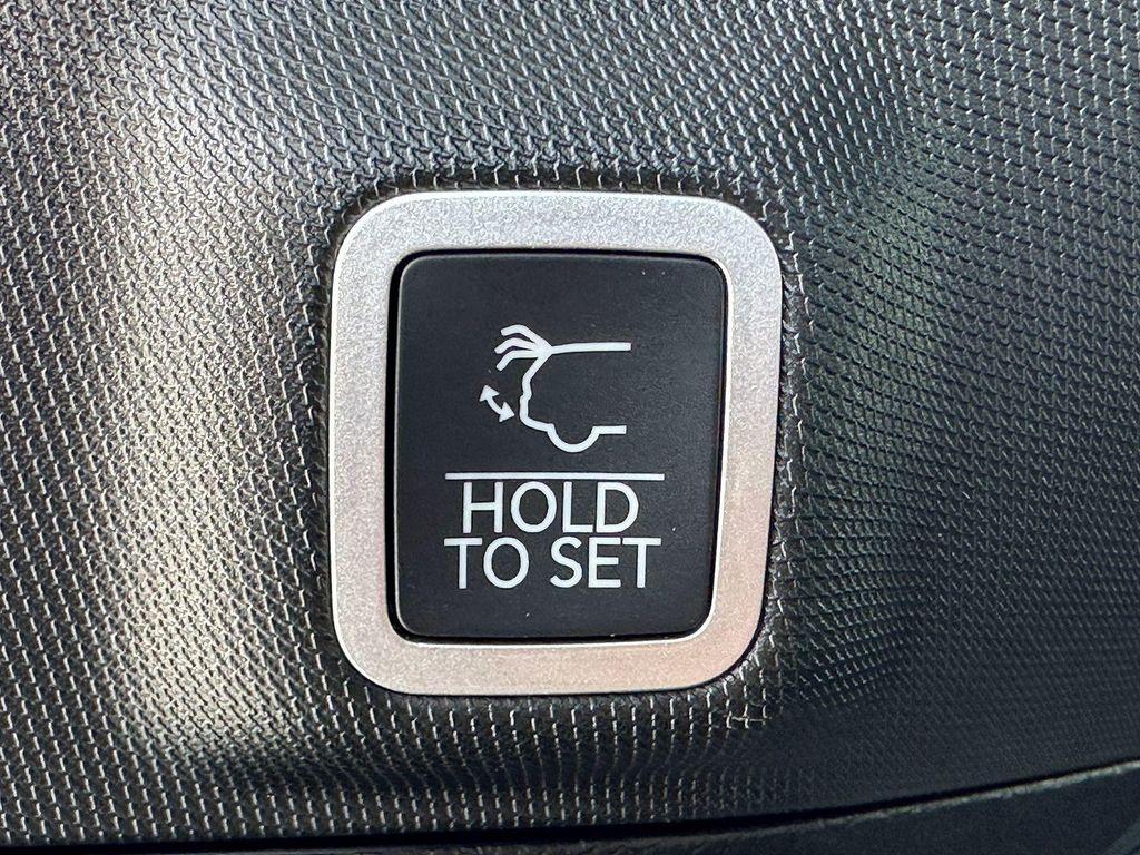 new 2025 Jeep Grand Cherokee car, priced at $46,275