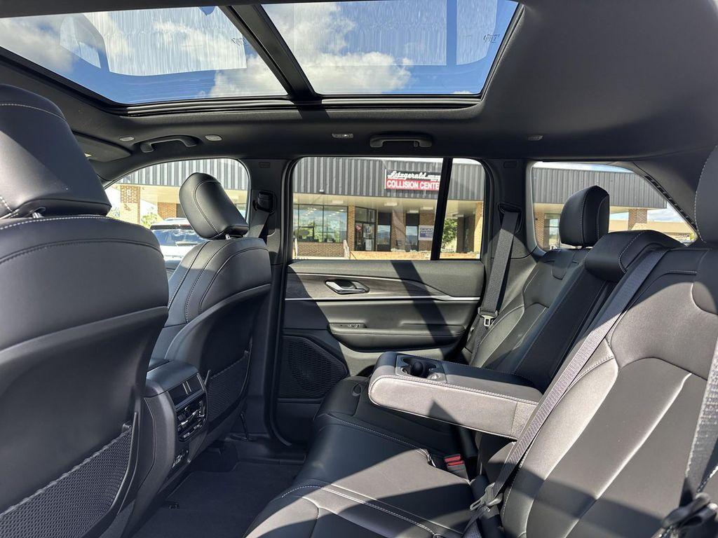 new 2025 Jeep Grand Cherokee car, priced at $46,275