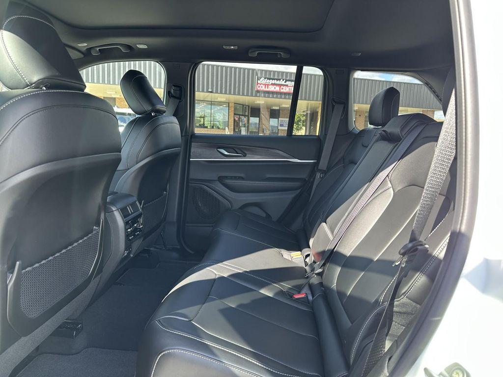 new 2025 Jeep Grand Cherokee car, priced at $46,275