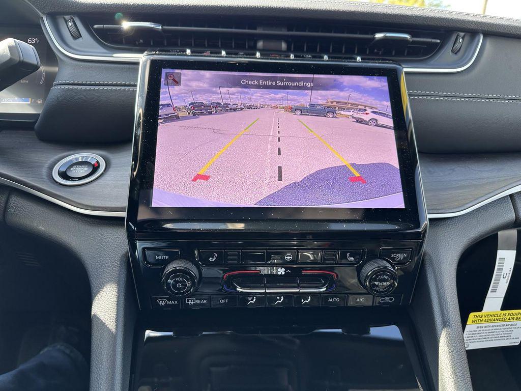 new 2025 Jeep Grand Cherokee car, priced at $46,275