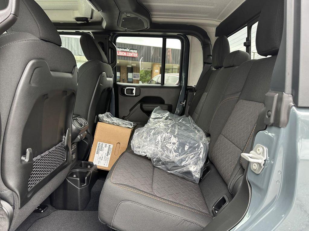 new 2025 Jeep Gladiator car, priced at $51,458