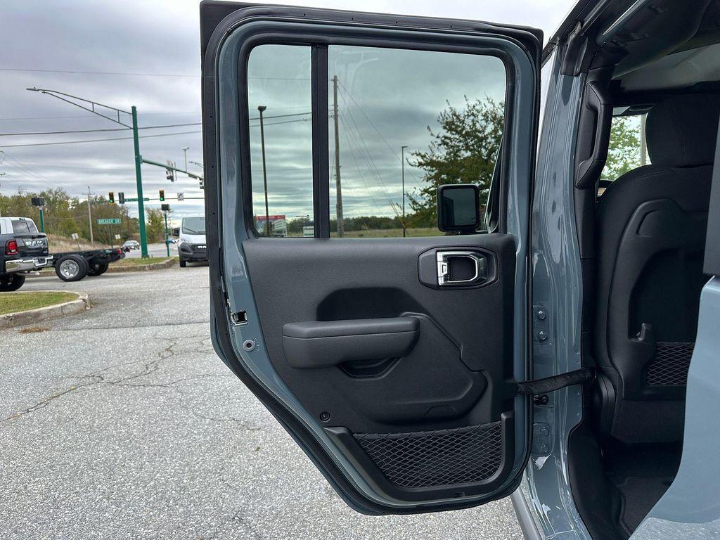 new 2025 Jeep Gladiator car, priced at $51,458