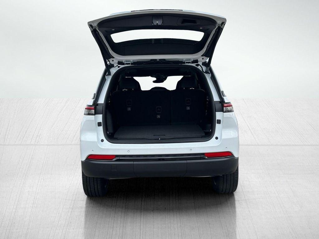 new 2025 Jeep Grand Cherokee car, priced at $45,697