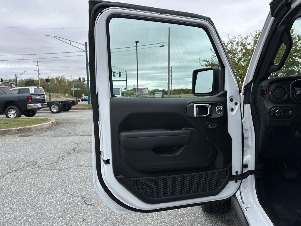 new 2025 Jeep Gladiator car, priced at $50,922
