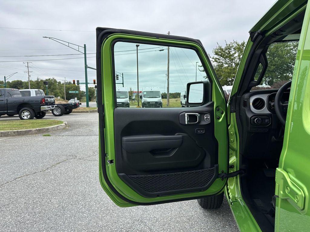 new 2025 Jeep Wrangler car, priced at $46,189