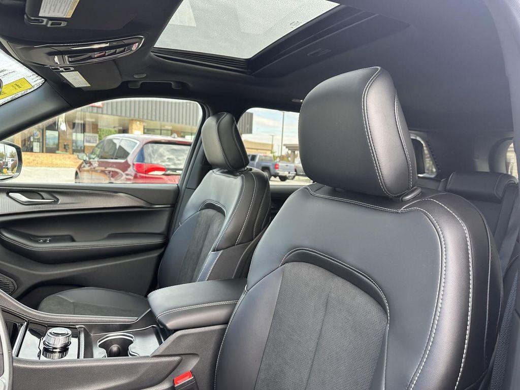 new 2025 Jeep Grand Cherokee car, priced at $42,434