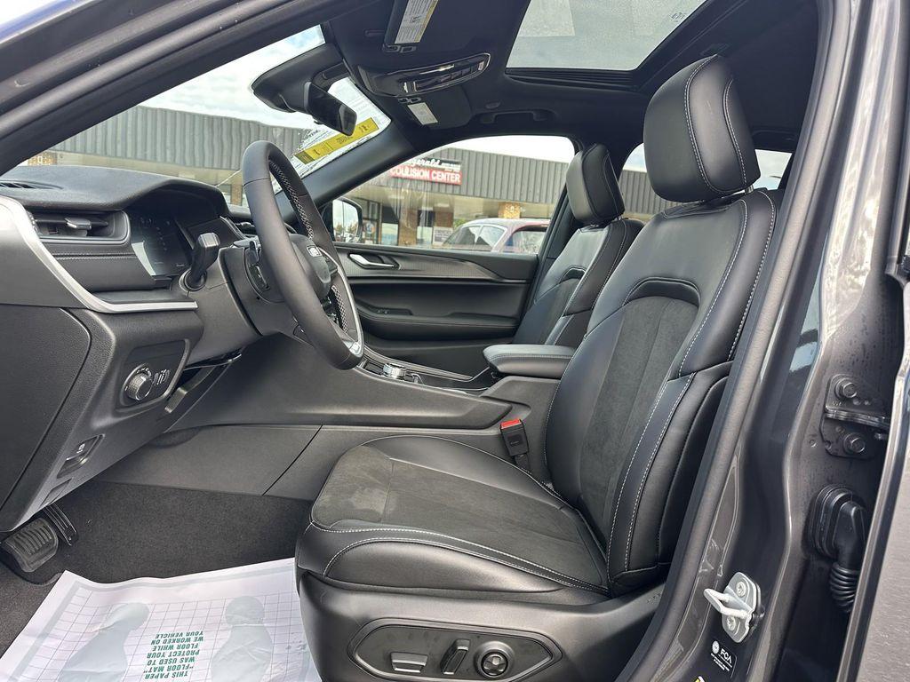 new 2025 Jeep Grand Cherokee car, priced at $42,434