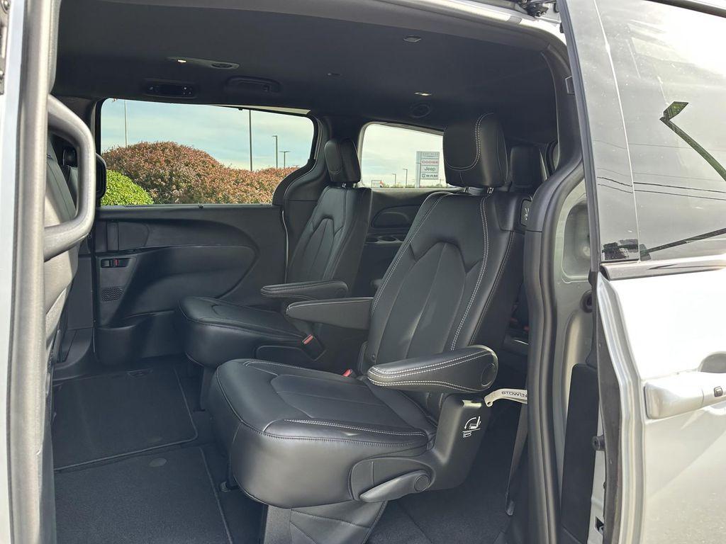 new 2026 Chrysler Pacifica car, priced at $44,972
