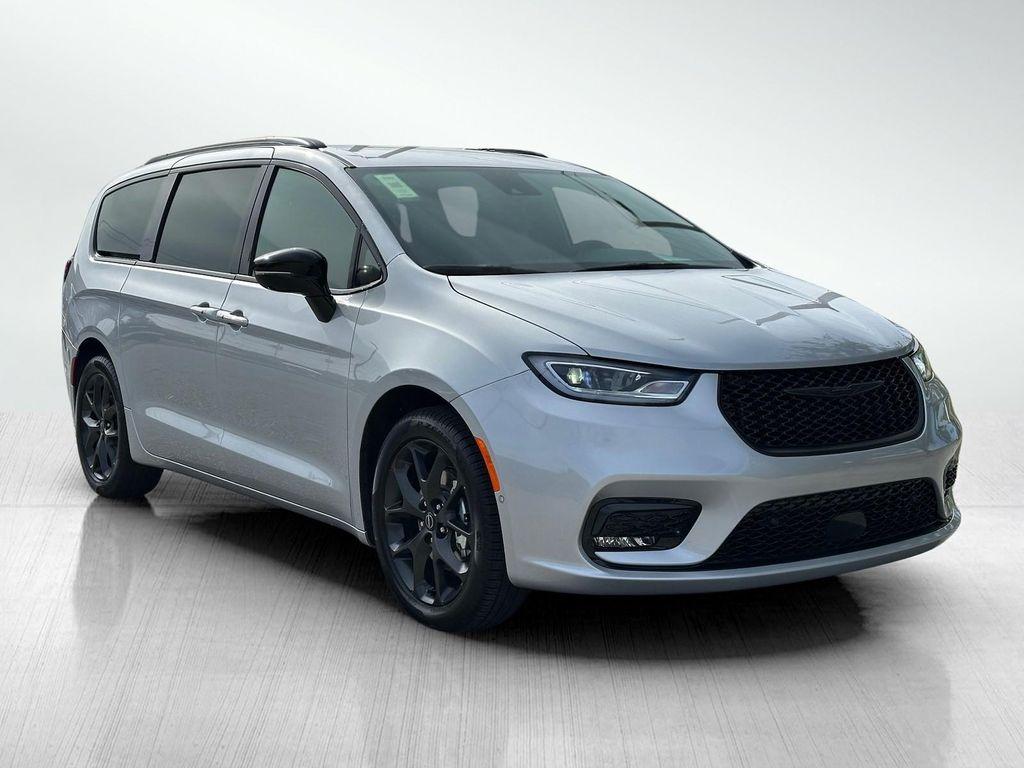 new 2026 Chrysler Pacifica car, priced at $44,972