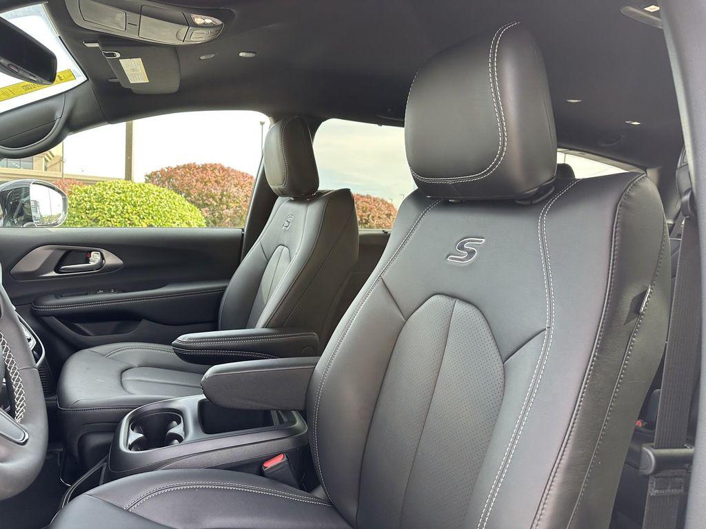 new 2026 Chrysler Pacifica car, priced at $44,972