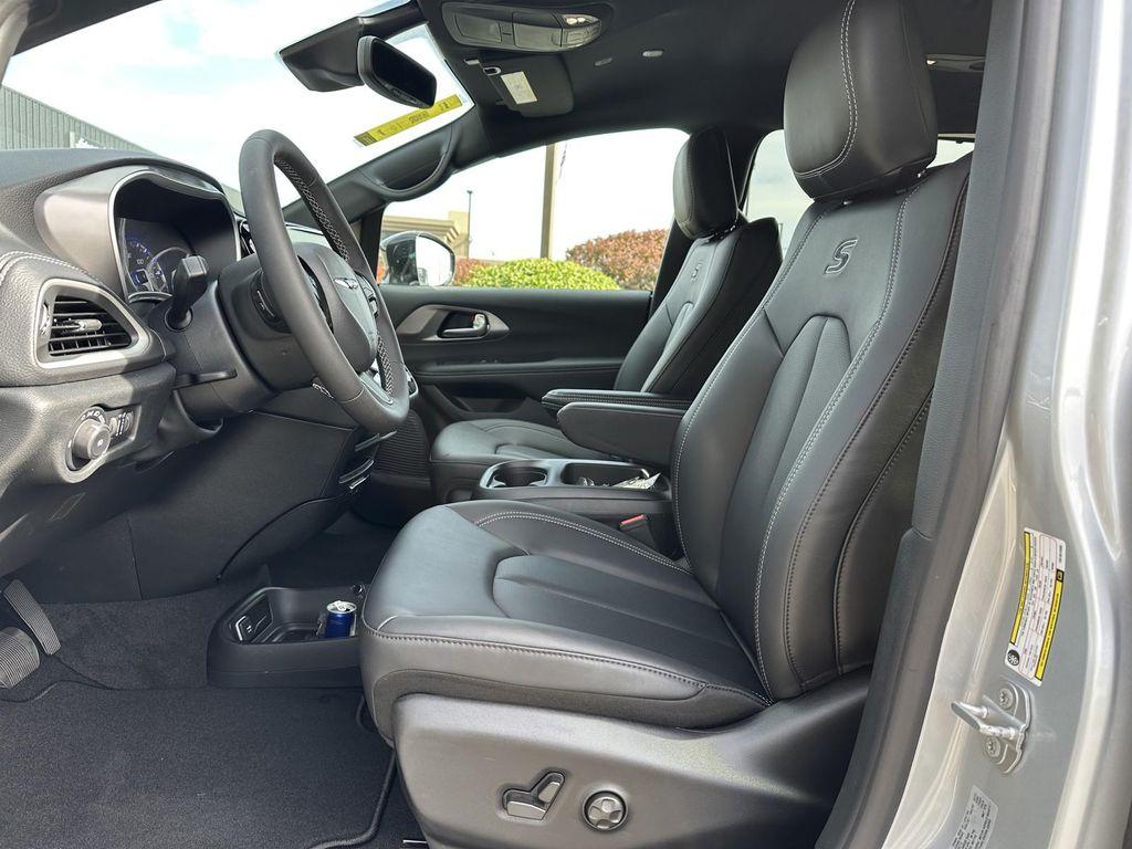 new 2026 Chrysler Pacifica car, priced at $44,972