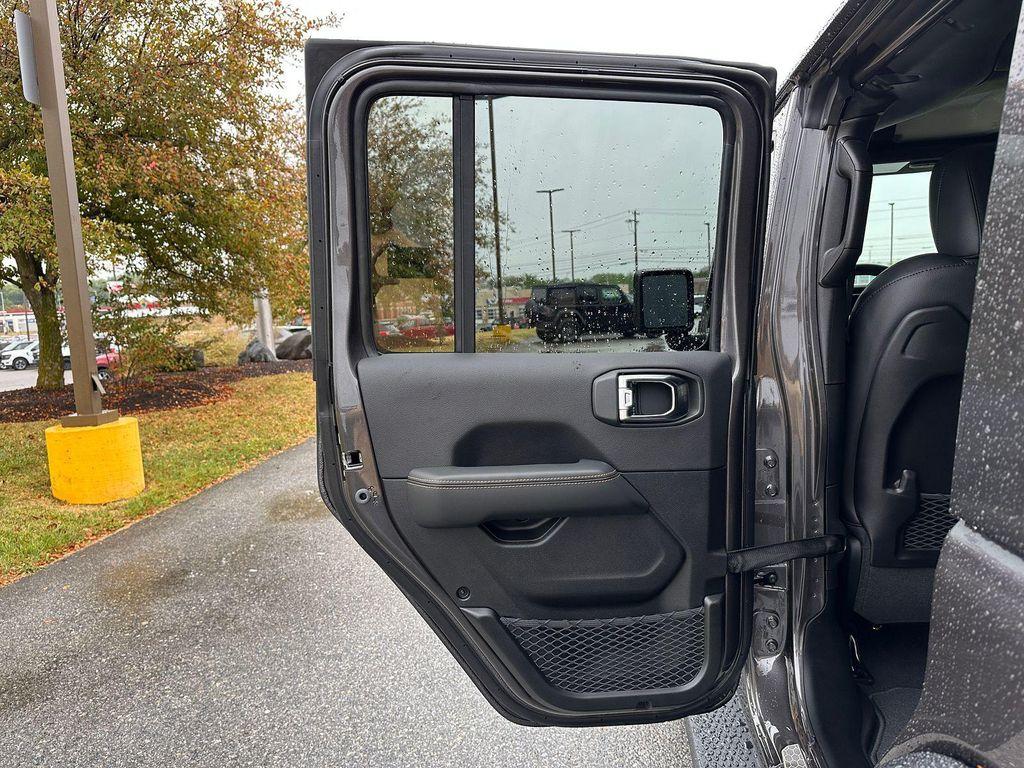 new 2025 Jeep Wrangler car, priced at $51,274