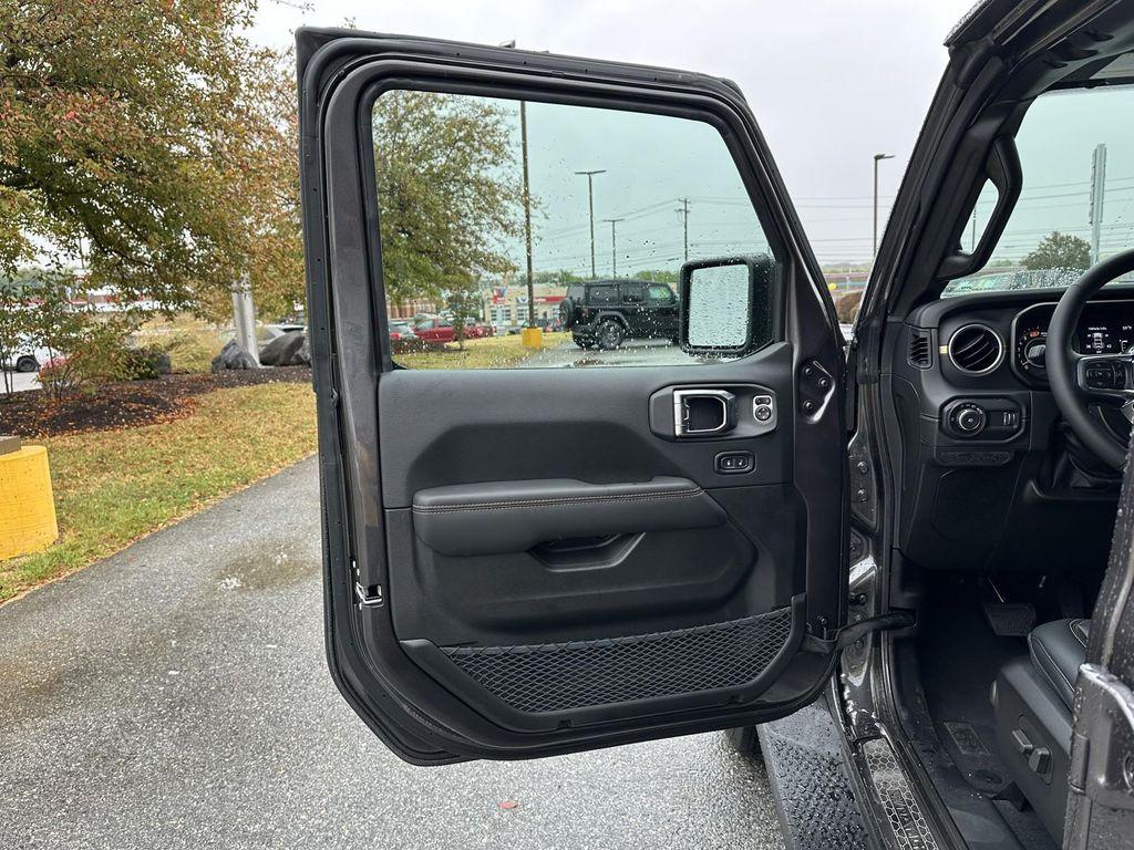 new 2025 Jeep Wrangler car, priced at $51,274