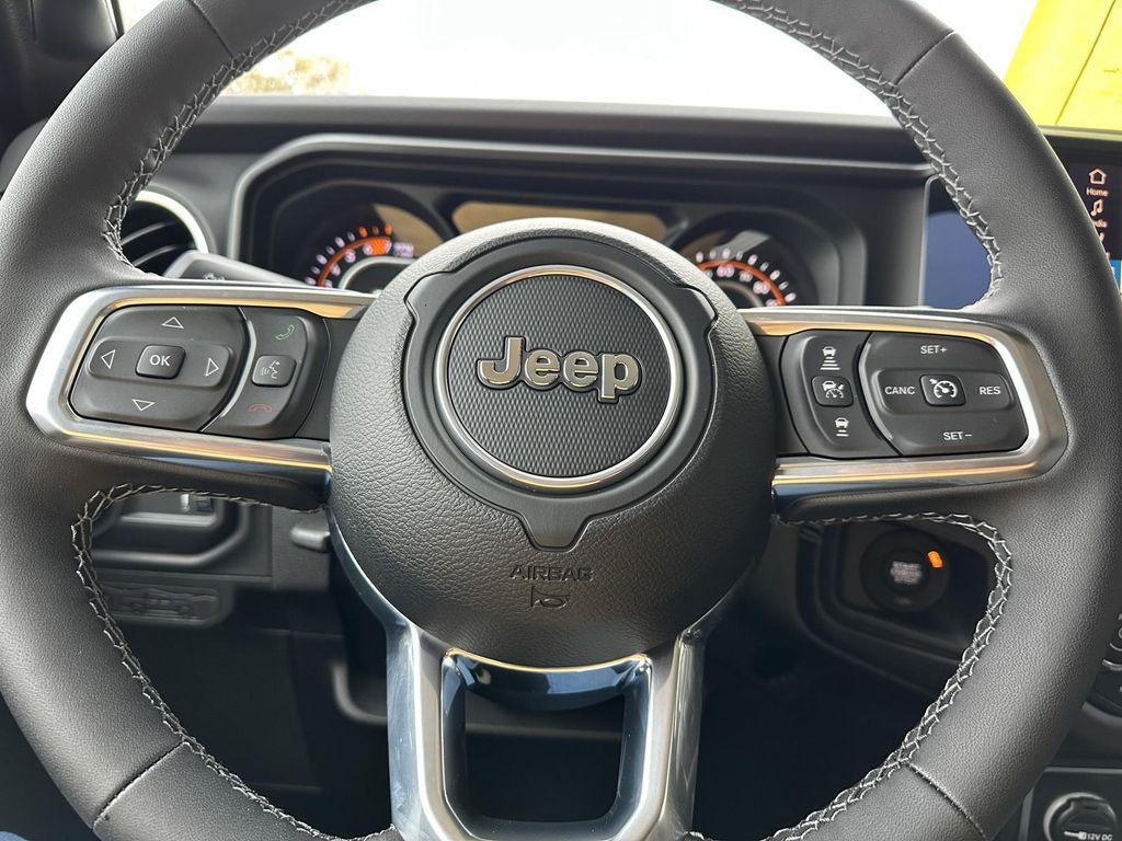new 2025 Jeep Wrangler car, priced at $51,274