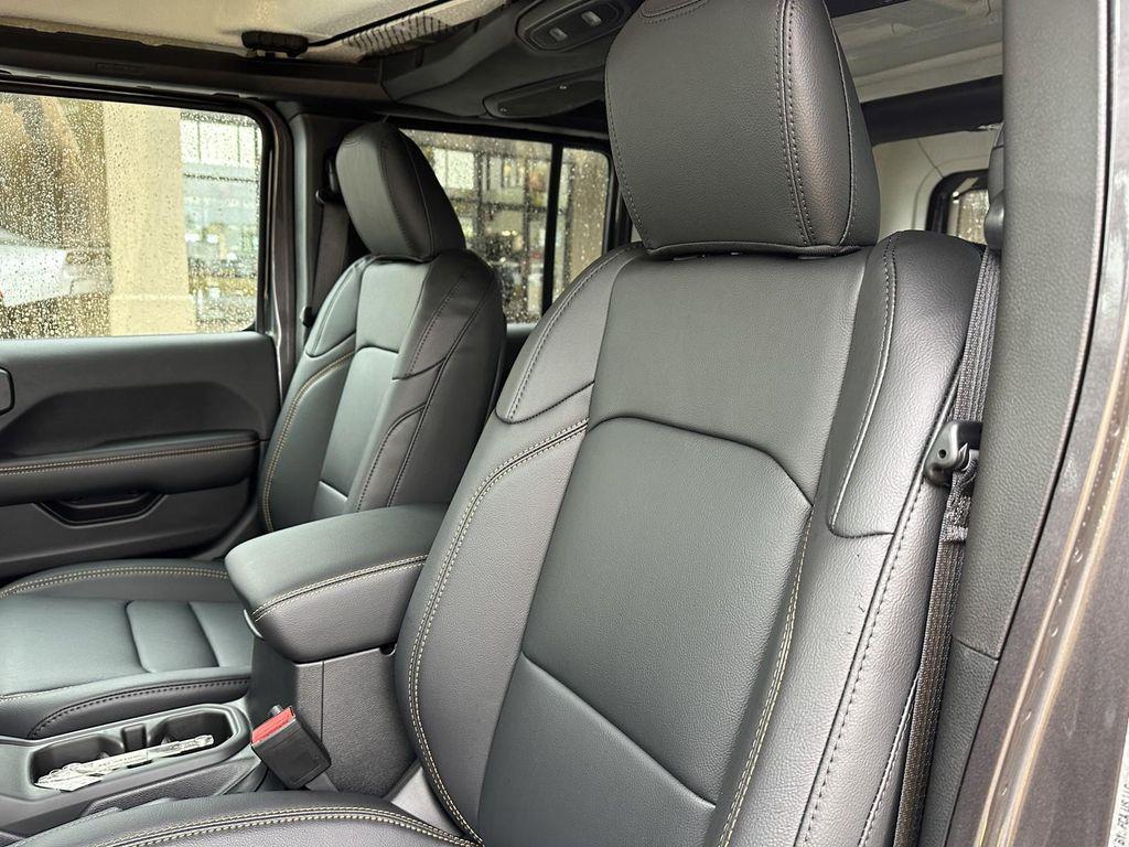 new 2025 Jeep Wrangler car, priced at $51,274