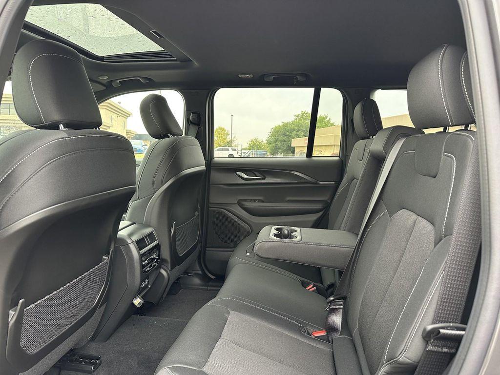 new 2025 Jeep Grand Cherokee car, priced at $37,056