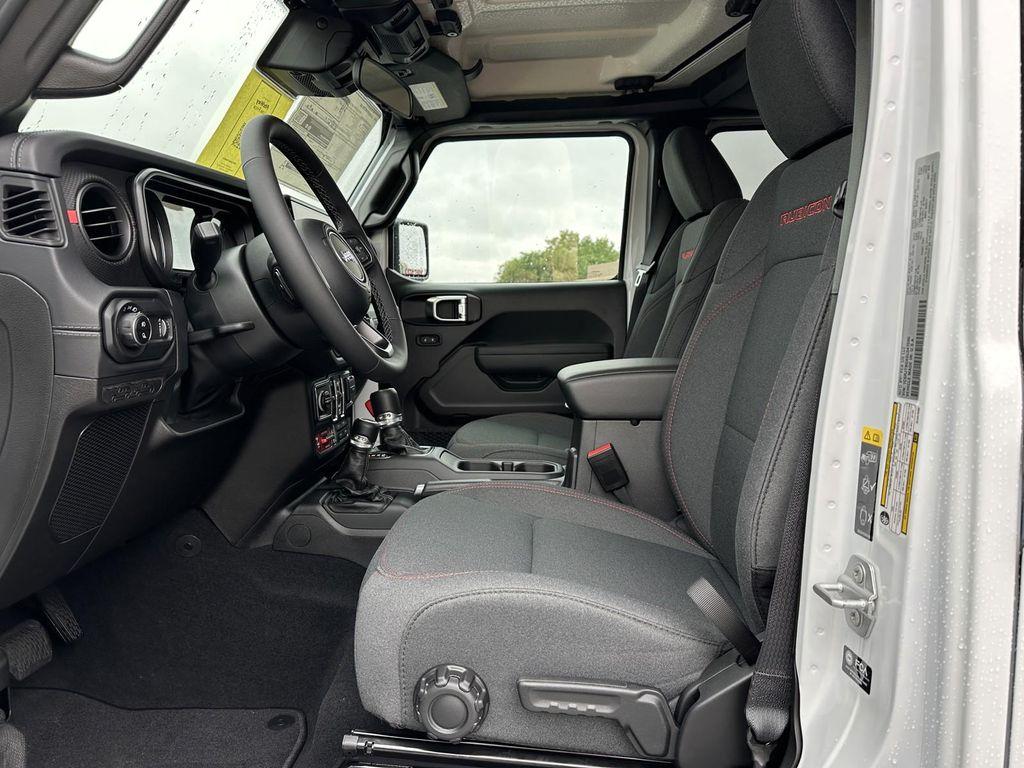 new 2025 Jeep Gladiator car, priced at $49,040