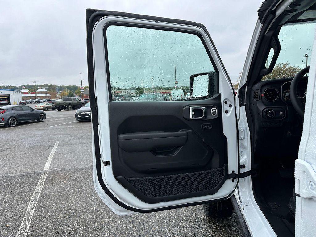 new 2025 Jeep Gladiator car, priced at $49,040