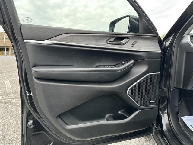 used 2022 Jeep Grand Cherokee car, priced at $32,988