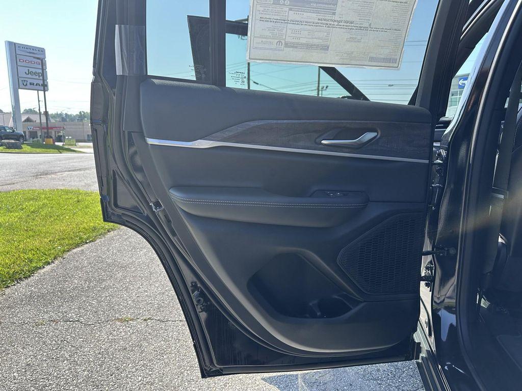 new 2025 Jeep Grand Cherokee car, priced at $46,808