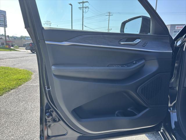 new 2025 Jeep Grand Cherokee car, priced at $47,085