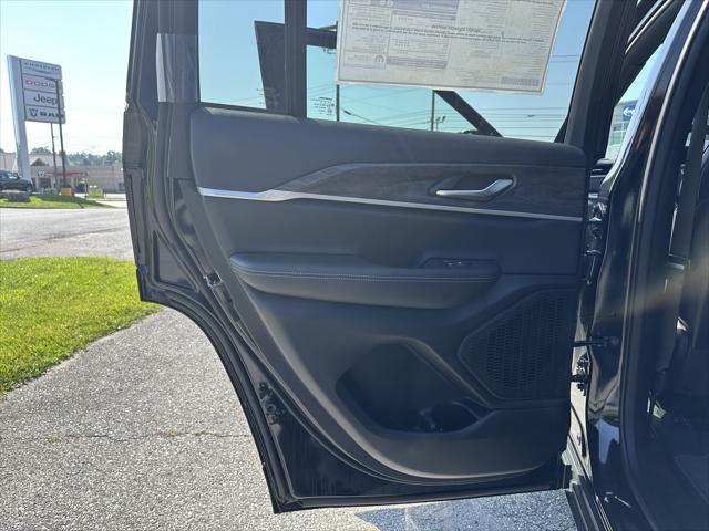 new 2025 Jeep Grand Cherokee car, priced at $47,085