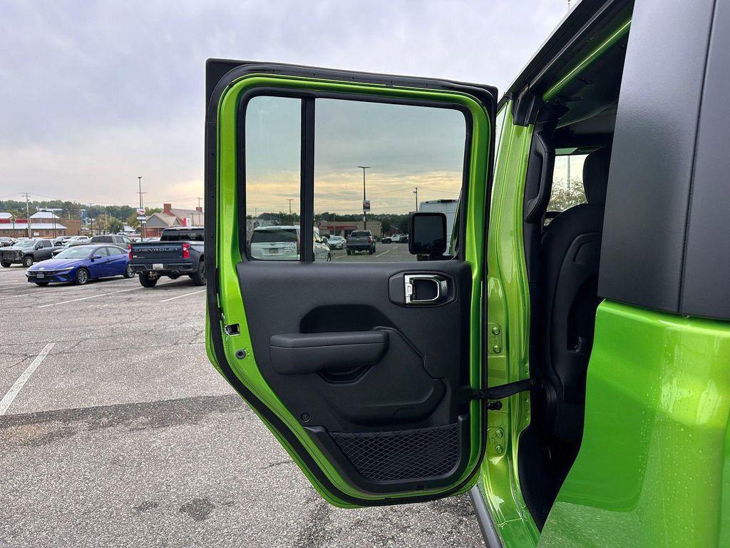 new 2025 Jeep Gladiator car, priced at $49,396