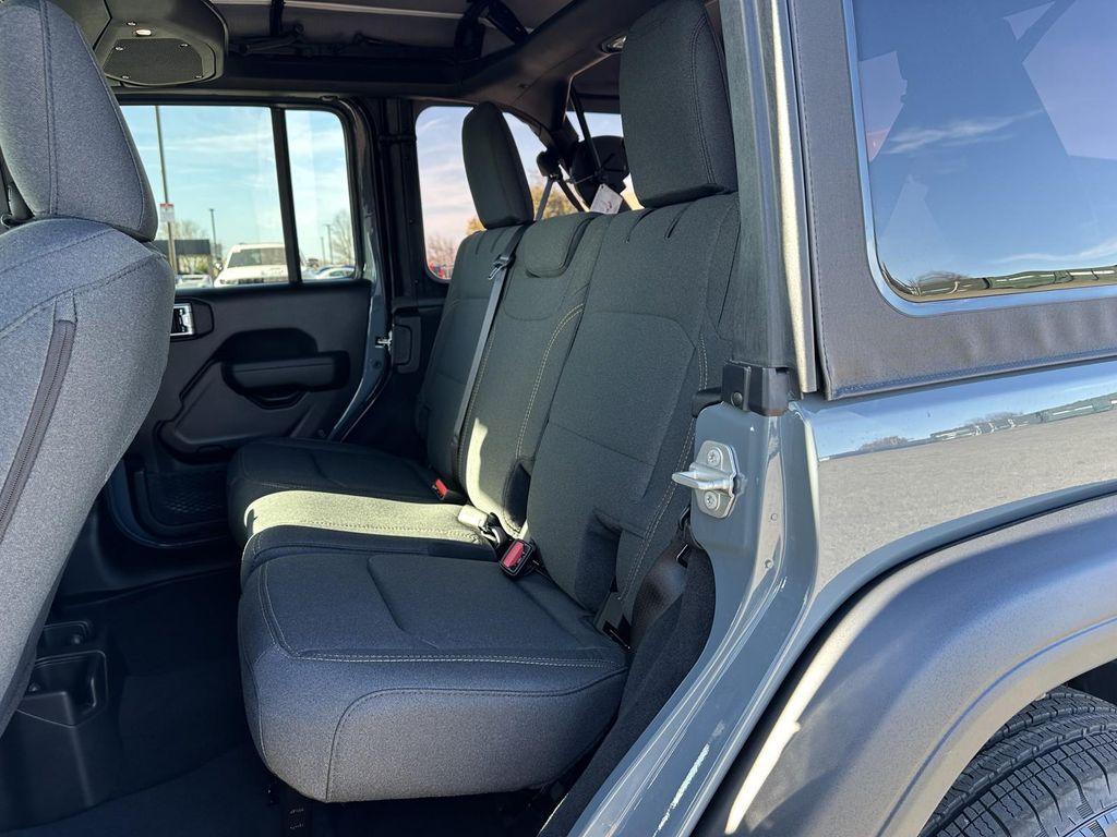 new 2025 Jeep Wrangler car, priced at $40,952