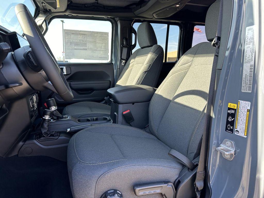 new 2025 Jeep Wrangler car, priced at $40,952