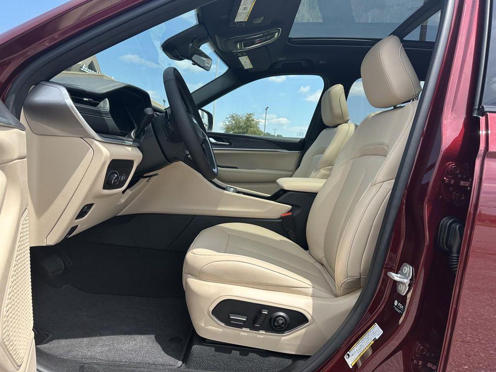 new 2025 Jeep Grand Cherokee L car, priced at $50,180