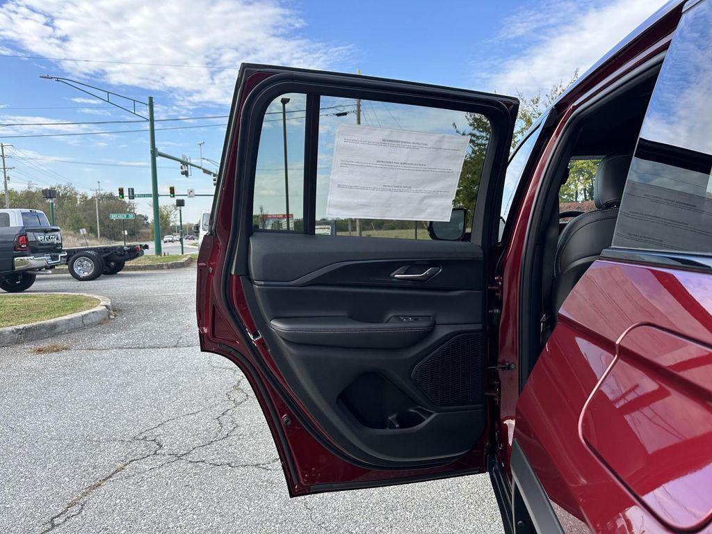 new 2025 Jeep Grand Cherokee car, priced at $41,538