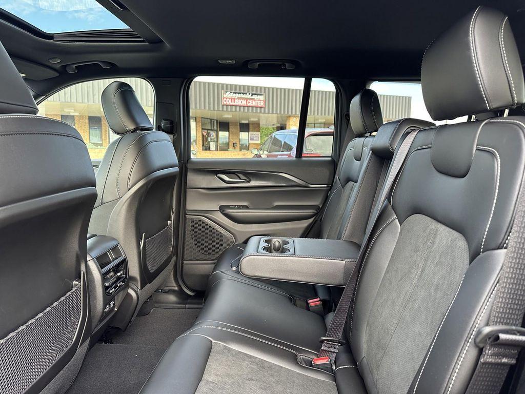 new 2025 Jeep Grand Cherokee car, priced at $41,538