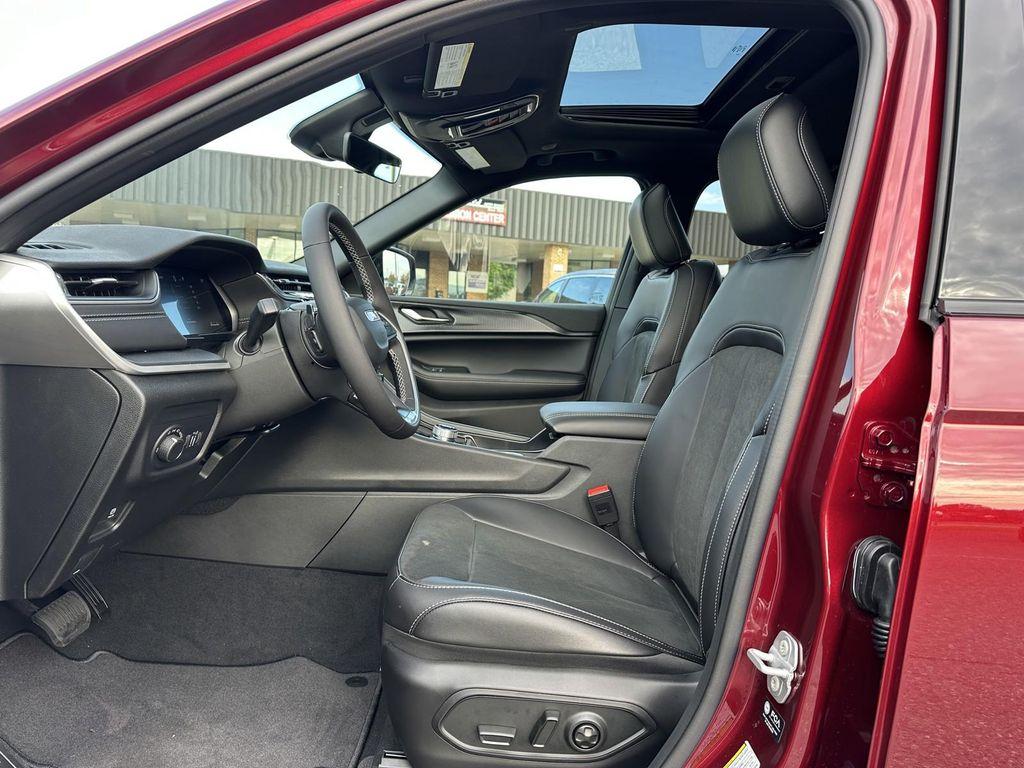 new 2025 Jeep Grand Cherokee car, priced at $41,538