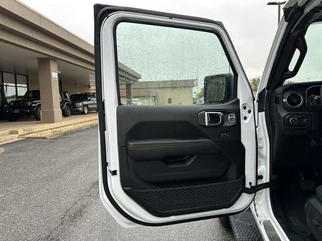 new 2025 Jeep Wrangler car, priced at $50,613