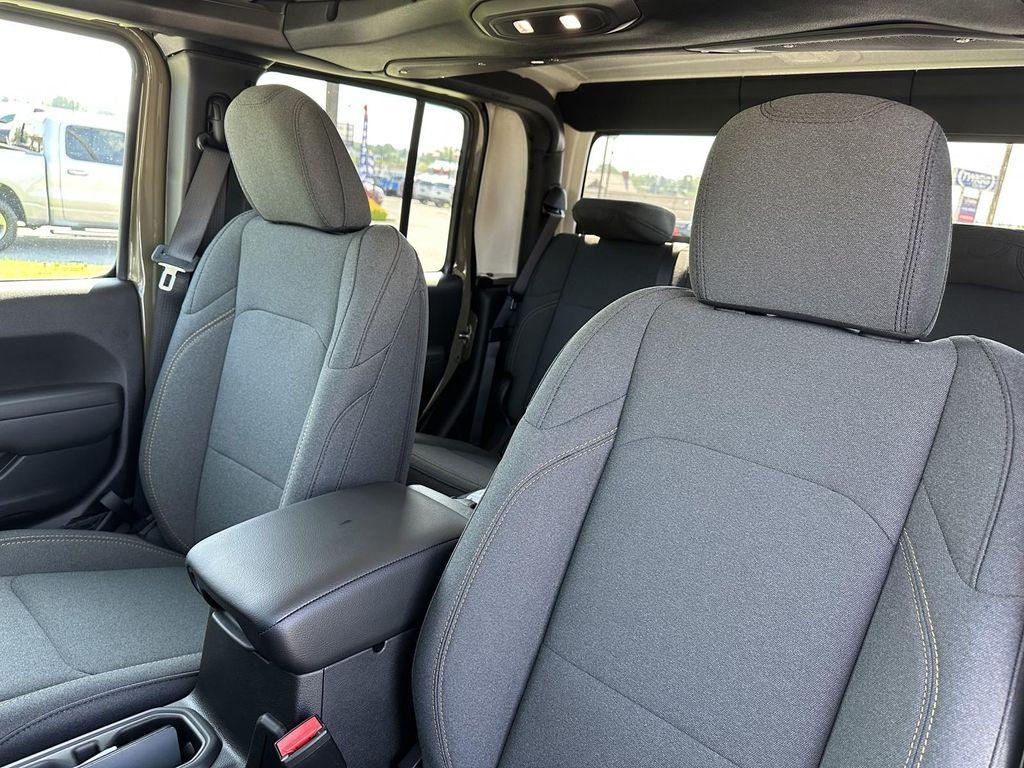 new 2025 Jeep Gladiator car, priced at $48,019