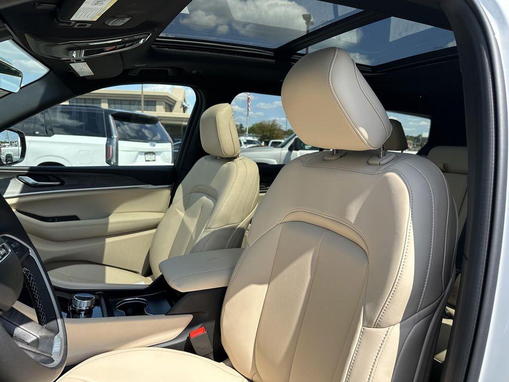 new 2025 Jeep Grand Cherokee L car, priced at $49,554