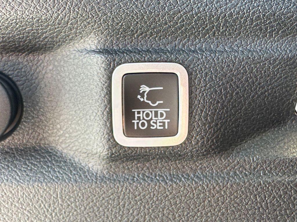 new 2025 Jeep Grand Cherokee L car, priced at $49,554