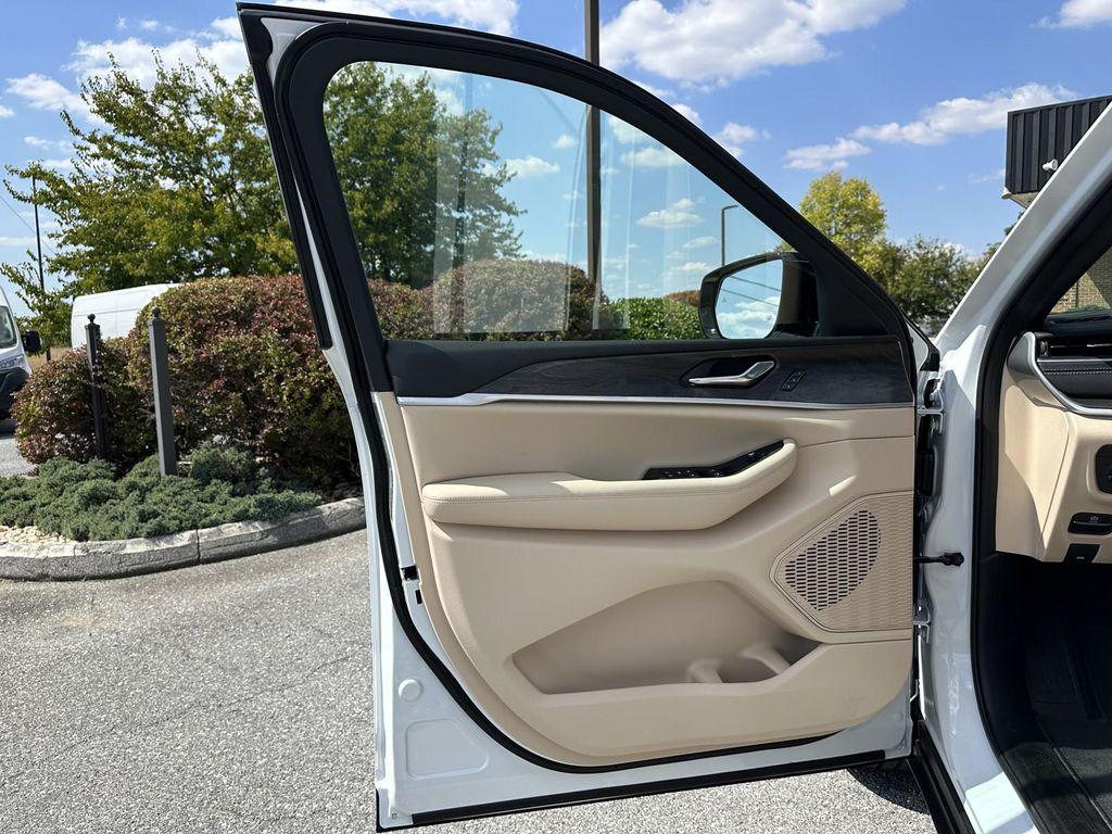 new 2025 Jeep Grand Cherokee L car, priced at $49,554