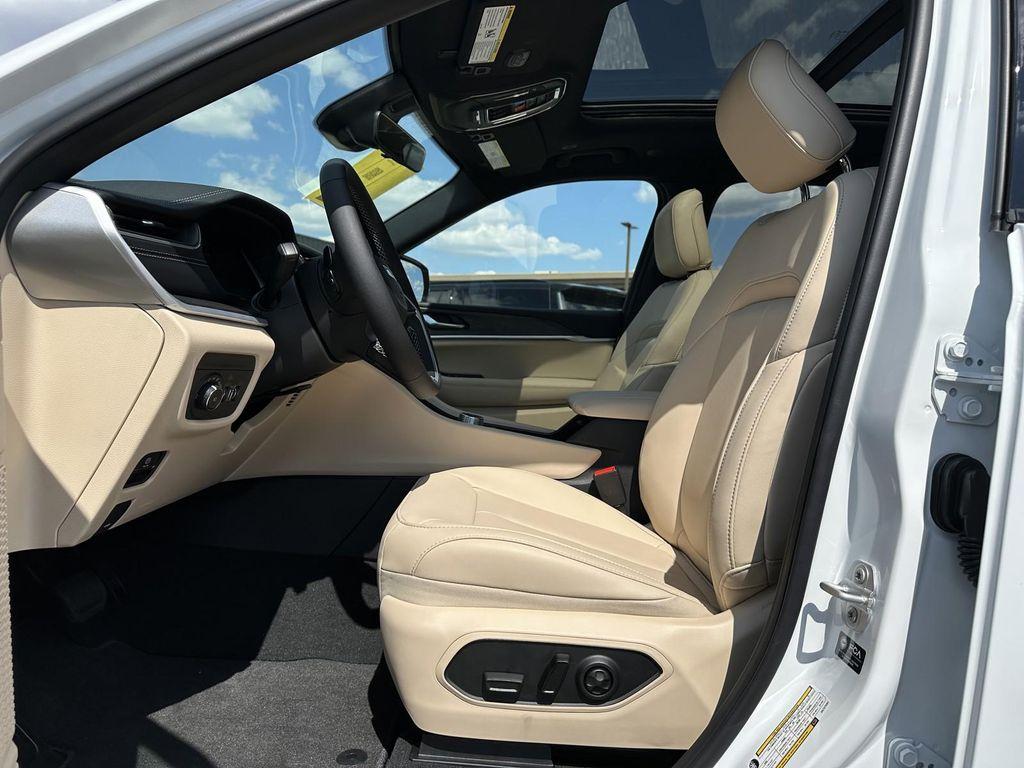 new 2025 Jeep Grand Cherokee L car, priced at $49,554