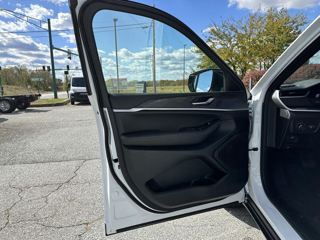 new 2025 Jeep Grand Cherokee L car, priced at $45,744