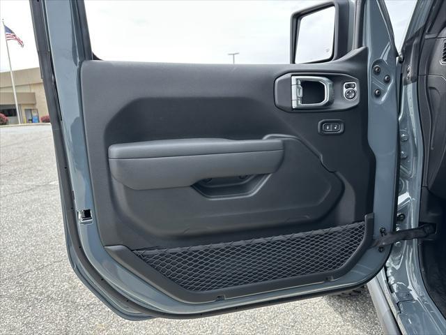 new 2025 Jeep Gladiator car, priced at $46,209