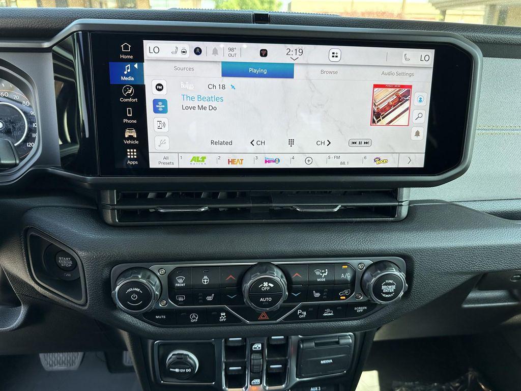 new 2025 Jeep Gladiator car, priced at $48,191