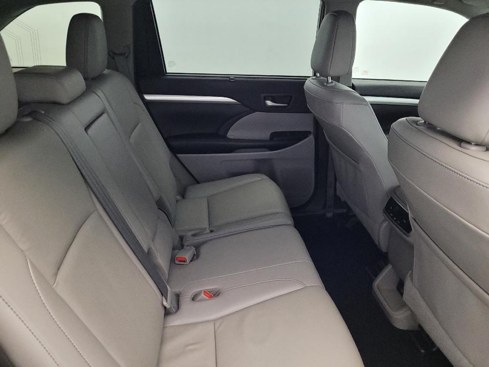 used 2019 Toyota Highlander car, priced at $22,395