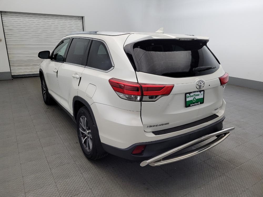 used 2019 Toyota Highlander car, priced at $22,395